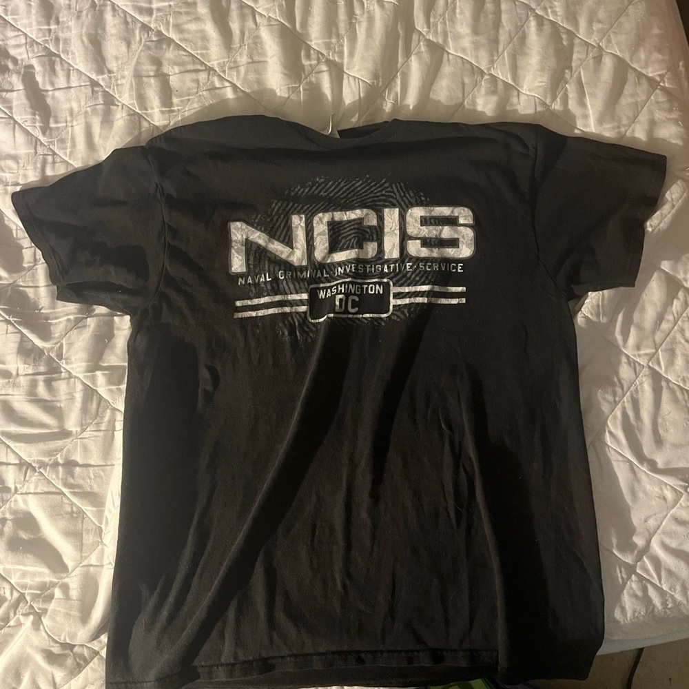Black NCIS shirt (L)